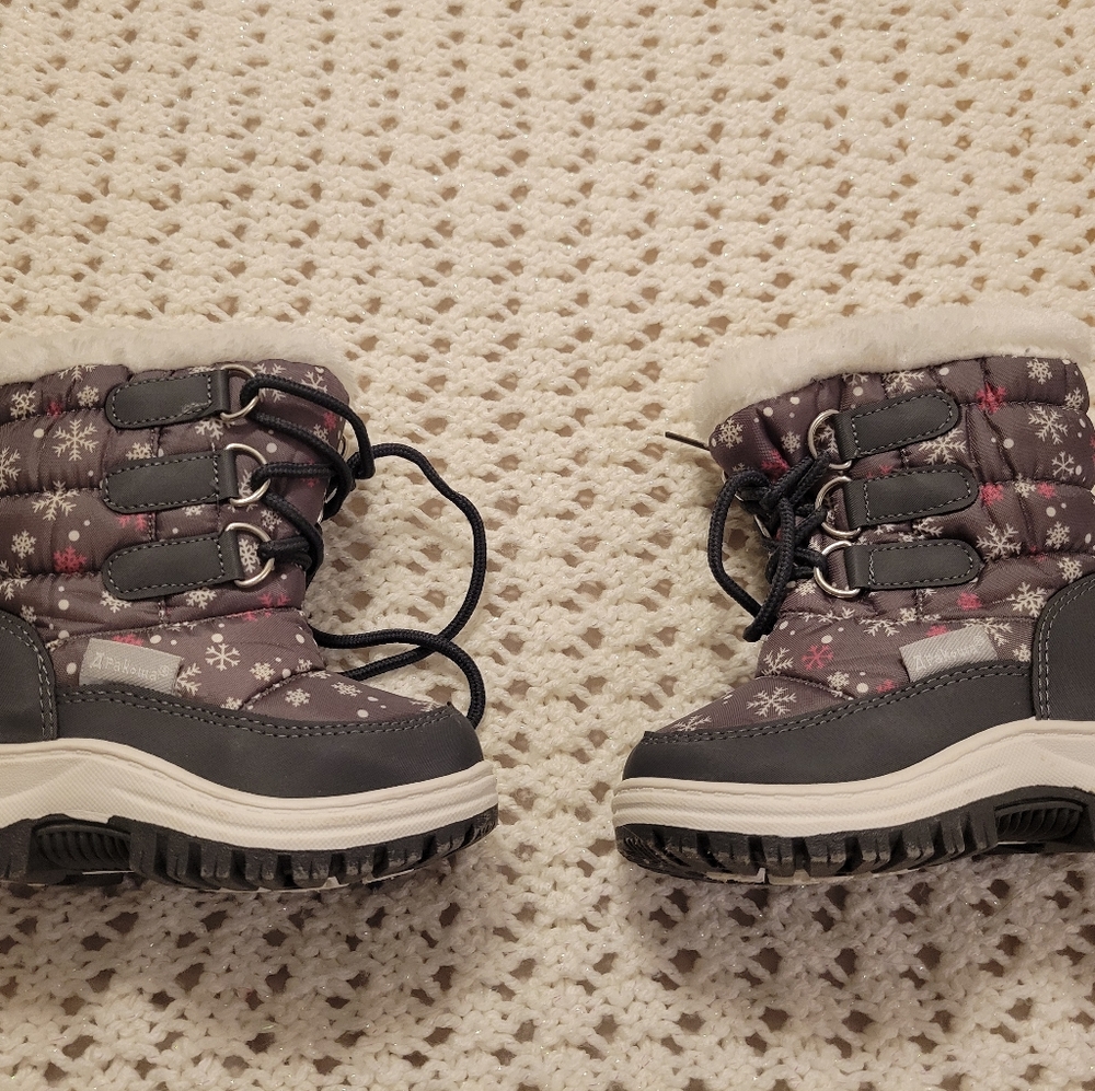 Apakowa Toddler Size 6 snowboots